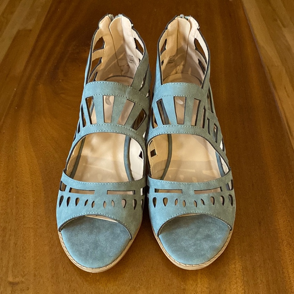 NWOT Blue Heeled Sandals Size 8